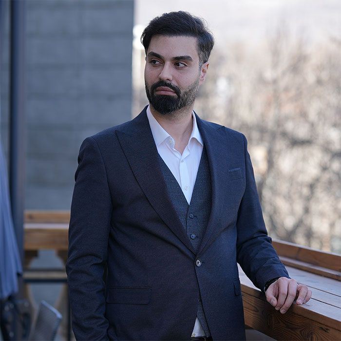 دکتر ماکان آریا پارسا