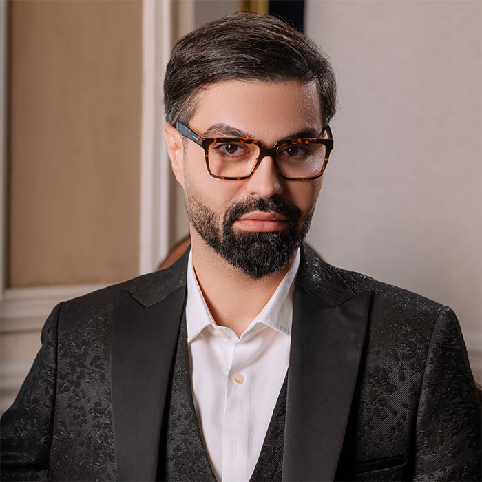 دکتر ماکان آریا پارسا کارآفرین جوان